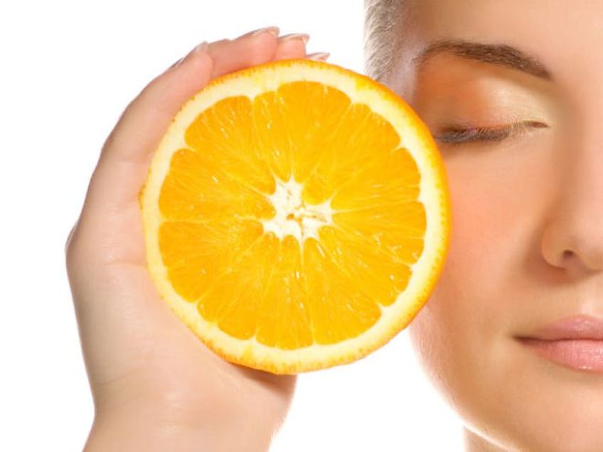 Wie Vitamin C Präparate für Ihre Haut gut sind